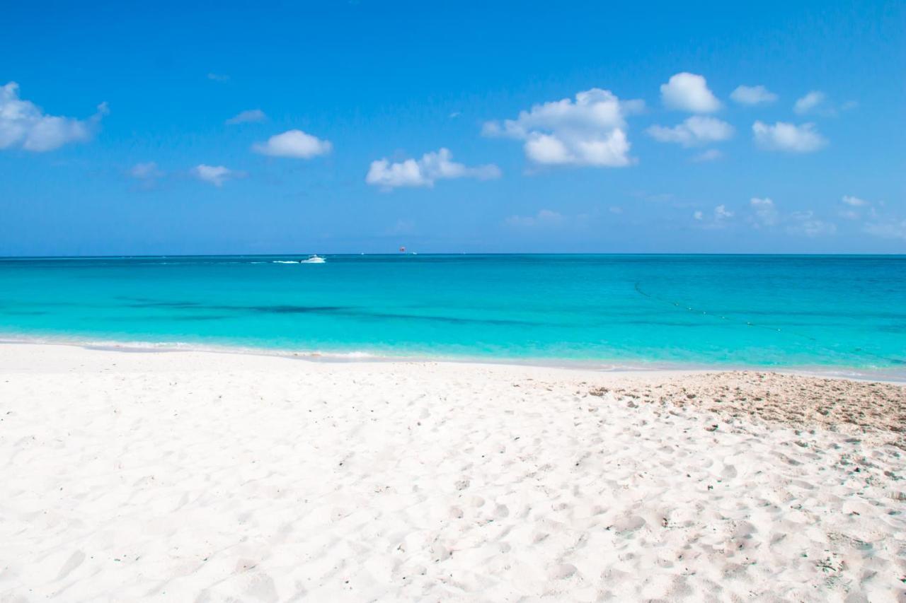 Grace Bay Place Bagian luar foto